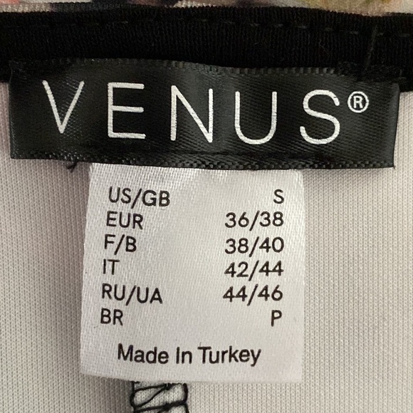 Venus Black Animal Print and Floral Bell Sleeves Top Blouse Size S - Picture 3 of 6